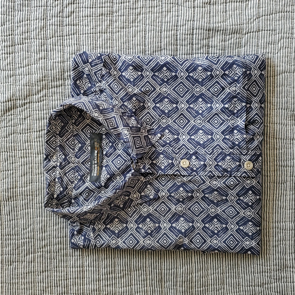 Eddie Bauer Short Sleeves Navy and White Geometric Button-Down Shirt